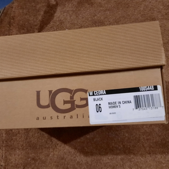 UGG Winter boot - Picture 3 of 3